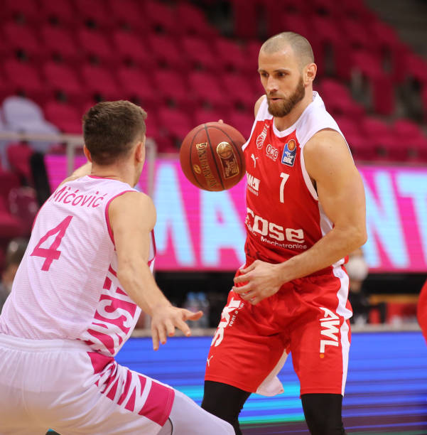 后防线是任 后防线是任